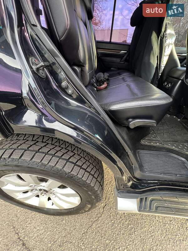 Внедорожник / Кроссовер Mitsubishi Pajero Wagon 2011 в Киеве