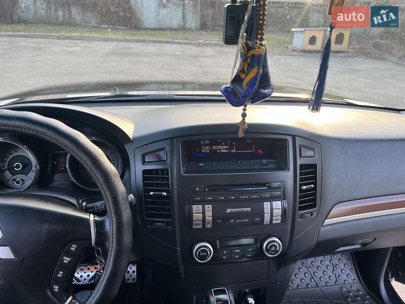 Внедорожник / Кроссовер Mitsubishi Pajero Wagon 2011 в Киеве