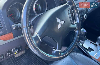 Внедорожник / Кроссовер Mitsubishi Pajero Wagon 2008 в 