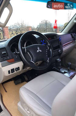 Позашляховик / Кросовер Mitsubishi Pajero Wagon 2007 в 