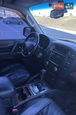 Внедорожник / Кроссовер Mitsubishi Pajero Wagon 2007 в 