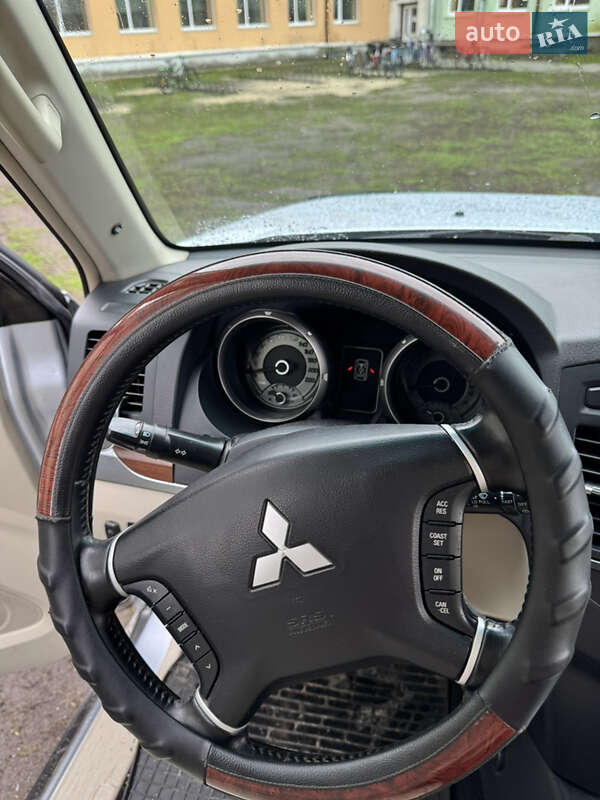 Внедорожник / Кроссовер Mitsubishi Pajero Wagon 2007 в Новой Басане