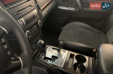 Внедорожник / Кроссовер Mitsubishi Pajero Wagon 2013 в 