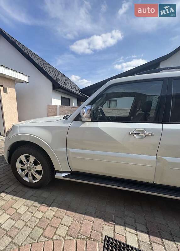 Позашляховик / Кросовер Mitsubishi Pajero Wagon 2014 в Шептицькому
