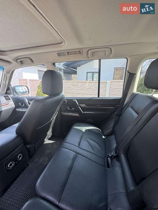Позашляховик / Кросовер Mitsubishi Pajero Wagon 2014 в Шептицькому