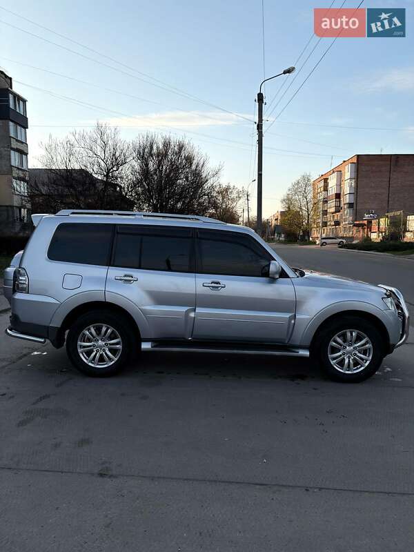 Позашляховик / Кросовер Mitsubishi Pajero Wagon 2008 в 