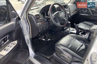 Внедорожник / Кроссовер Mitsubishi Pajero Wagon 2009 в 