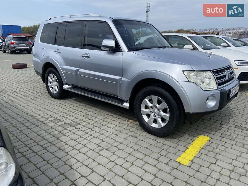 Внедорожник / Кроссовер Mitsubishi Pajero Wagon 2009 в 