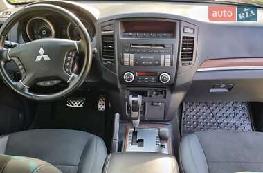 Внедорожник / Кроссовер Mitsubishi Pajero Wagon 2010 в 