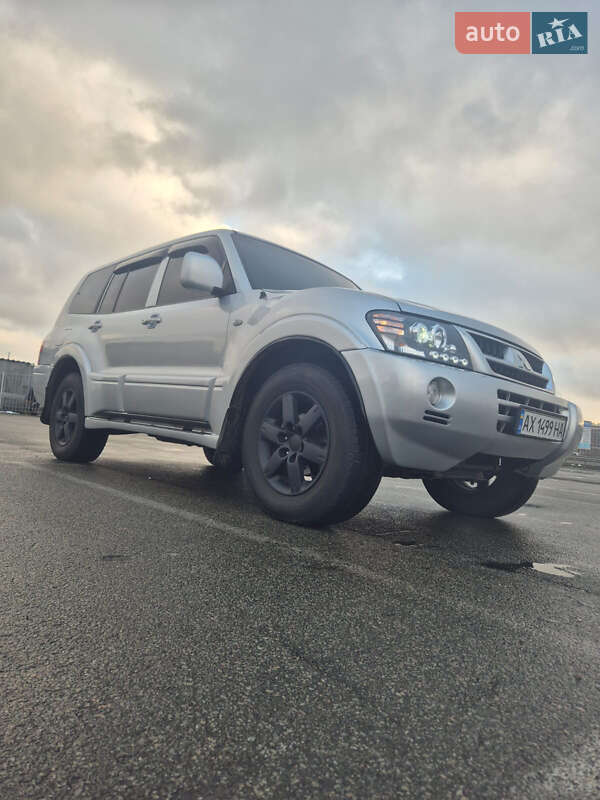 Позашляховик / Кросовер Mitsubishi Pajero Wagon 2006 в Києві