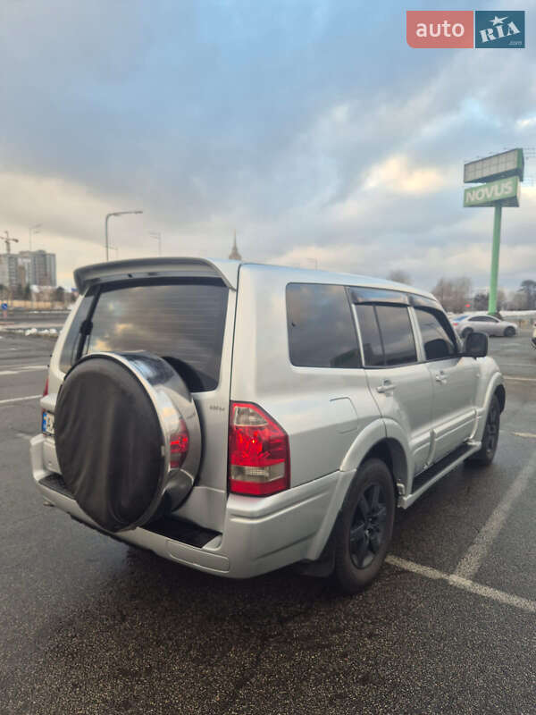 Позашляховик / Кросовер Mitsubishi Pajero Wagon 2006 в Києві