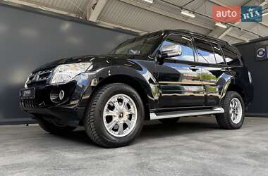 Внедорожник / Кроссовер Mitsubishi Pajero Wagon 2012 в 