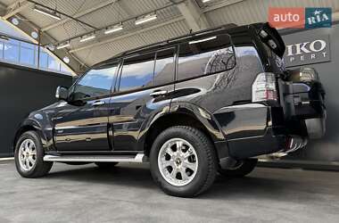 Внедорожник / Кроссовер Mitsubishi Pajero Wagon 2012 в 