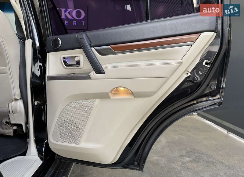 Внедорожник / Кроссовер Mitsubishi Pajero Wagon 2012 в Киеве