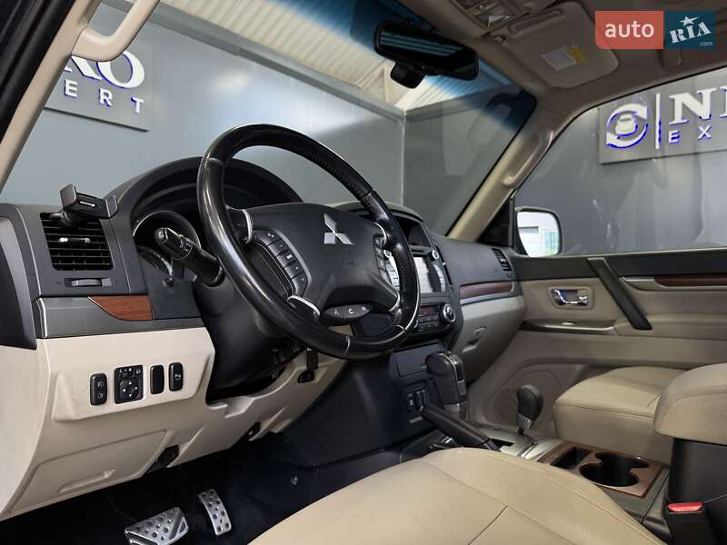 Внедорожник / Кроссовер Mitsubishi Pajero Wagon 2012 в Киеве