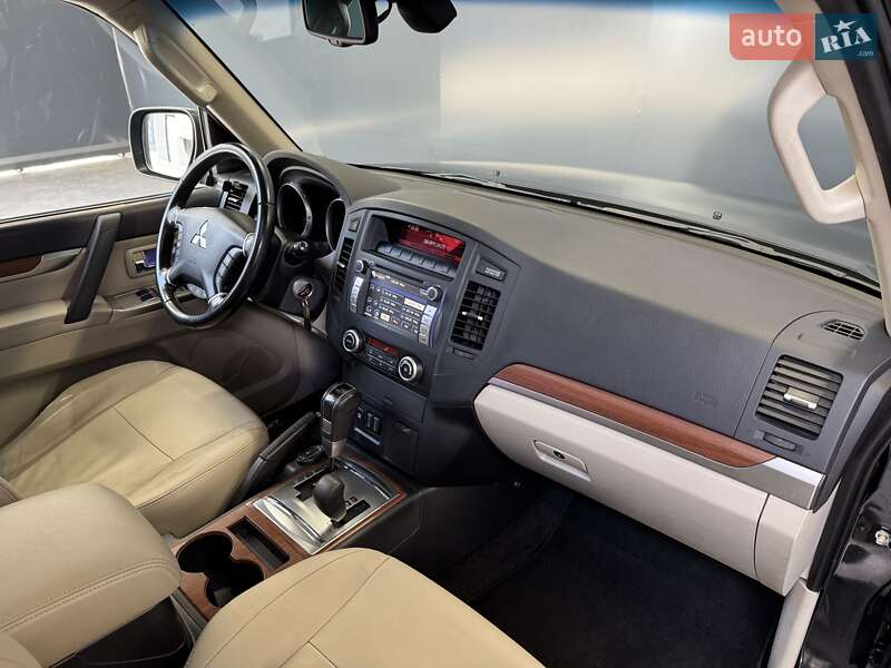 Внедорожник / Кроссовер Mitsubishi Pajero Wagon 2012 в Киеве