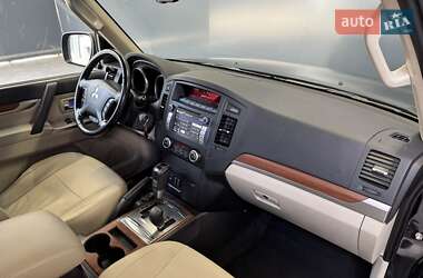 Внедорожник / Кроссовер Mitsubishi Pajero Wagon 2012 в 