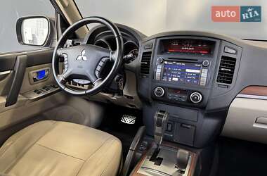 Внедорожник / Кроссовер Mitsubishi Pajero Wagon 2012 в 