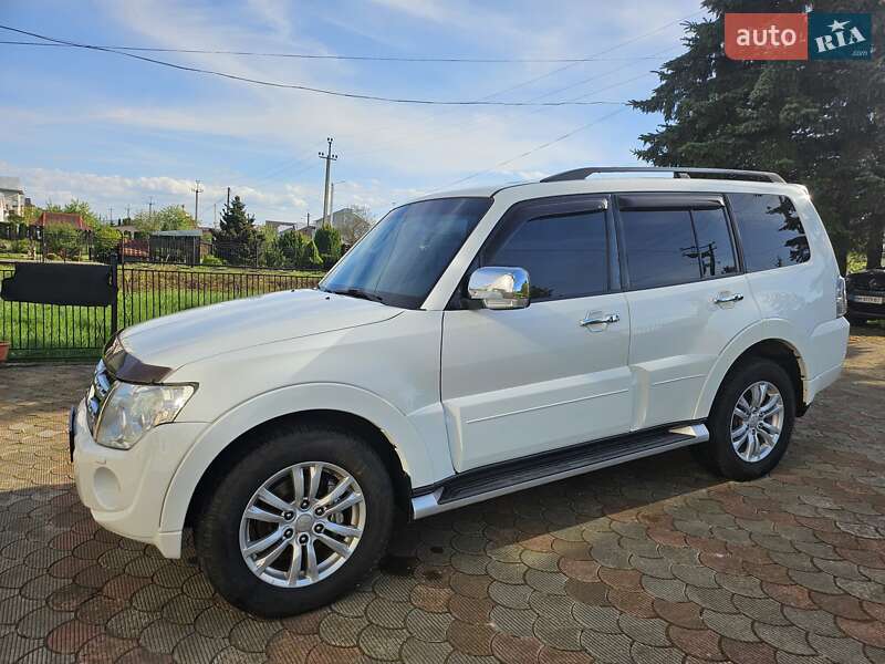 Позашляховик / Кросовер Mitsubishi Pajero Wagon 2013 в Перегінське