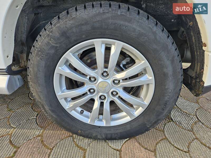 Позашляховик / Кросовер Mitsubishi Pajero Wagon 2013 в Перегінське