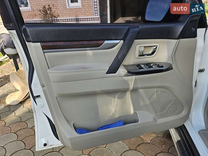 Позашляховик / Кросовер Mitsubishi Pajero Wagon 2013 в Перегінське