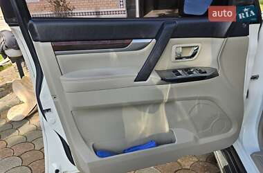 Внедорожник / Кроссовер Mitsubishi Pajero Wagon 2013 в 