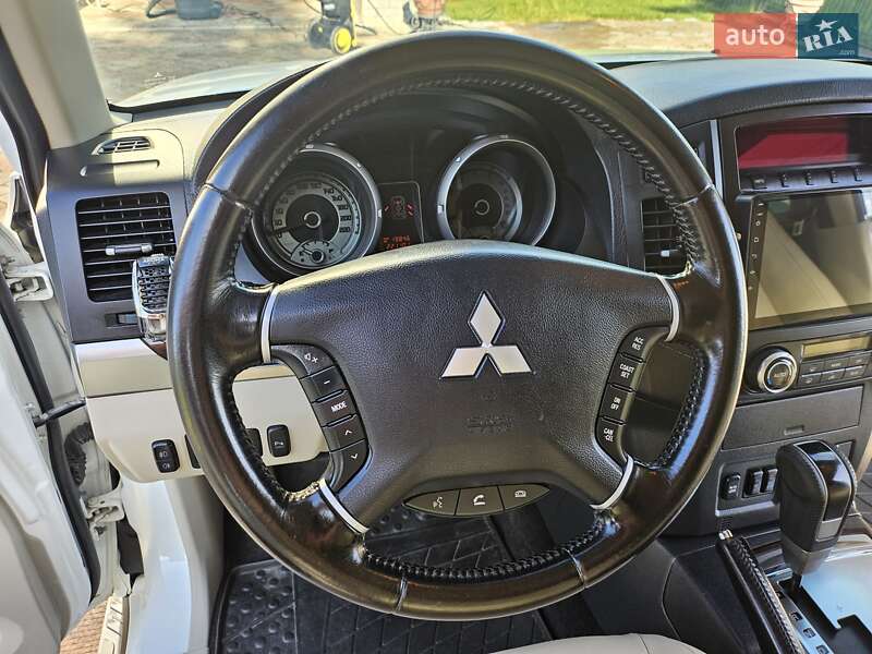 Позашляховик / Кросовер Mitsubishi Pajero Wagon 2013 в Перегінське