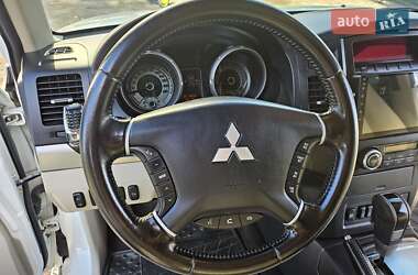 Внедорожник / Кроссовер Mitsubishi Pajero Wagon 2013 в 