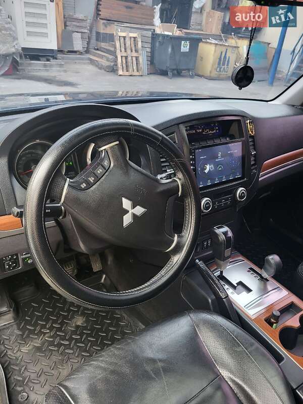 Позашляховик / Кросовер Mitsubishi Pajero Wagon 2008 в Києві