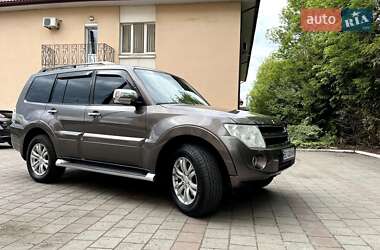 Внедорожник / Кроссовер Mitsubishi Pajero Wagon 2014 в Львове