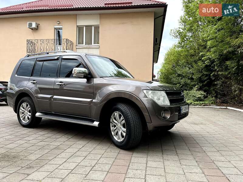Mitsubishi Pajero Wagon 2014