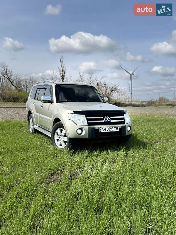 Внедорожник / Кроссовер Mitsubishi Pajero Wagon 2008 в 