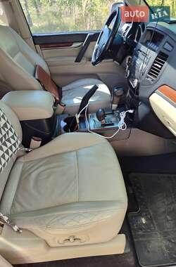 Внедорожник / Кроссовер Mitsubishi Pajero Wagon 2007 в 