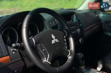 Позашляховик / Кросовер Mitsubishi Pajero Wagon 2008 в 