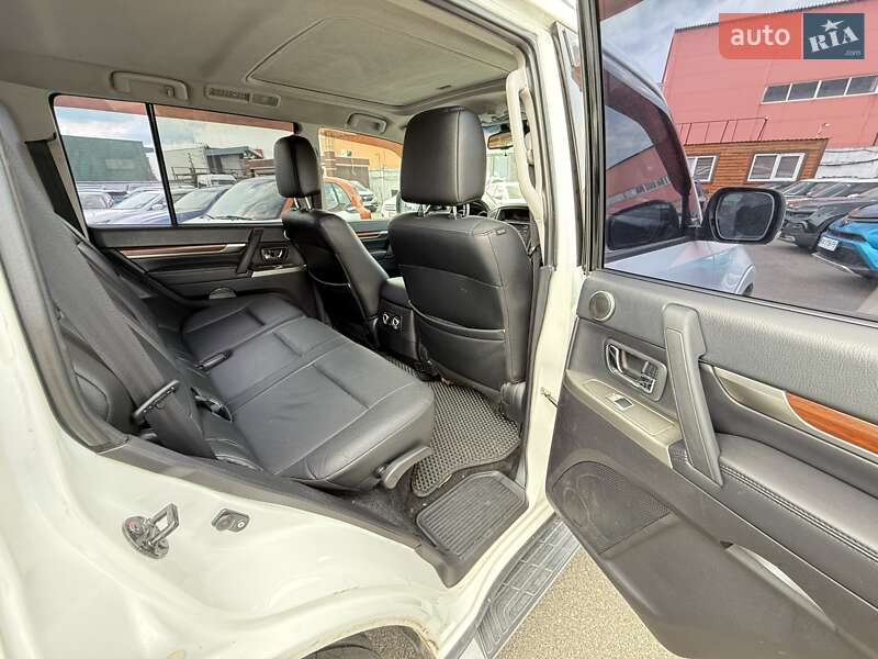 Позашляховик / Кросовер Mitsubishi Pajero Wagon 2012 в Києві