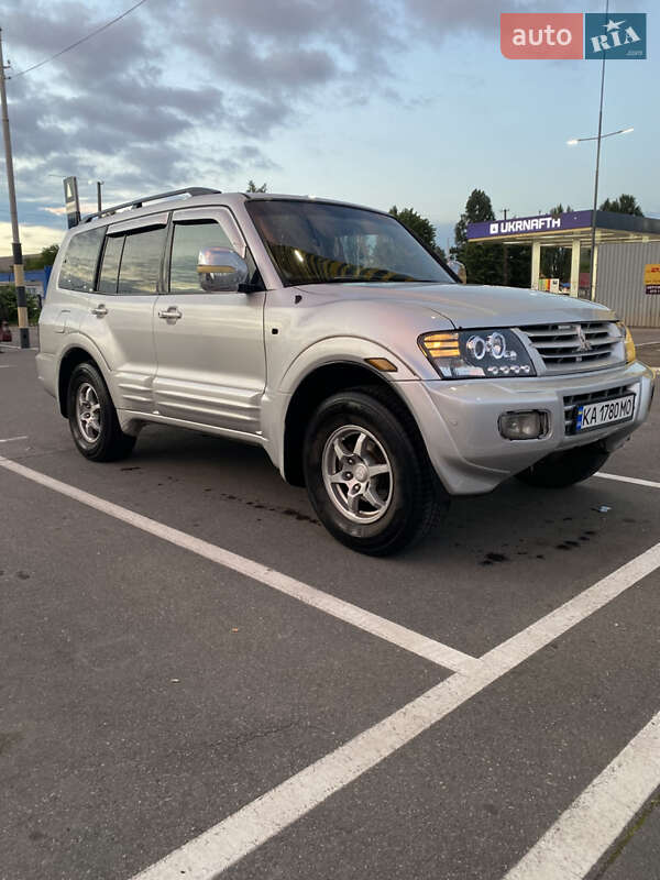 Mitsubishi Pajero Wagon 2001