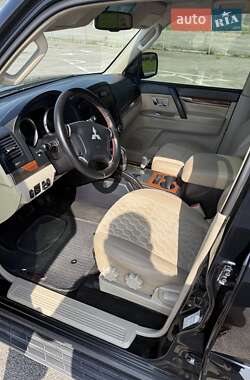 Внедорожник / Кроссовер Mitsubishi Pajero Wagon 2007 в 