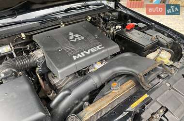 Внедорожник / Кроссовер Mitsubishi Pajero Wagon 2007 в 