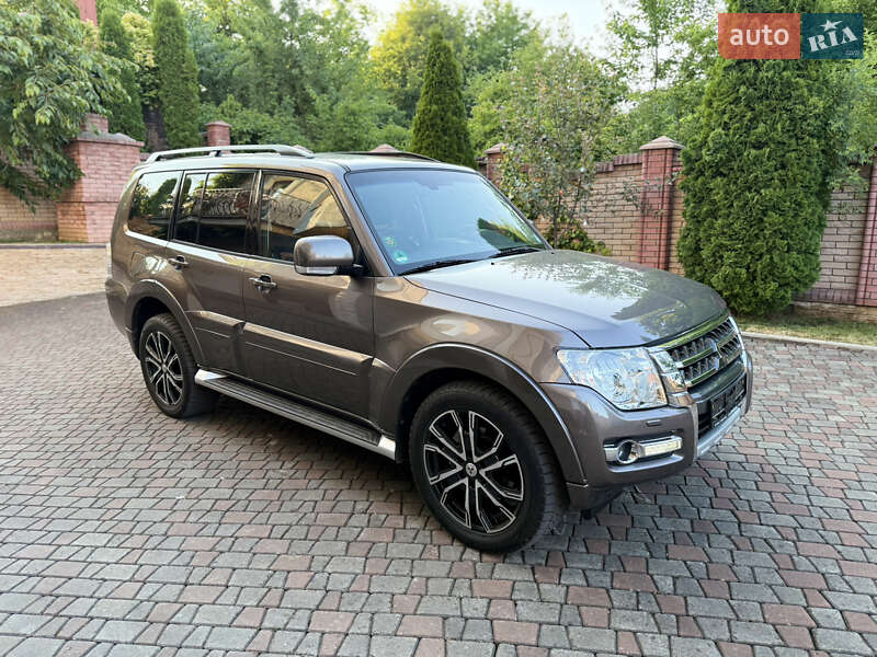 Внедорожник / Кроссовер Mitsubishi Pajero Wagon 2013 в Черновцах