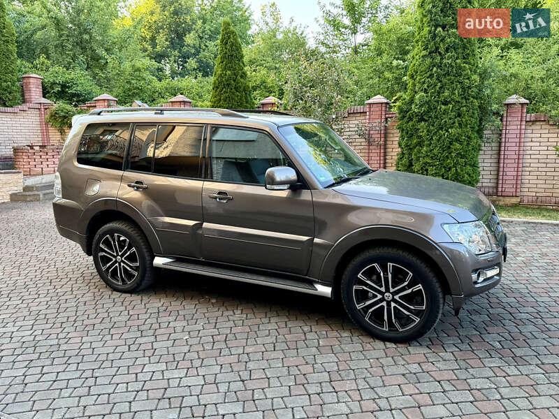 Внедорожник / Кроссовер Mitsubishi Pajero Wagon 2013 в Черновцах