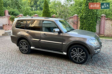 Внедорожник / Кроссовер Mitsubishi Pajero Wagon 2013 в 