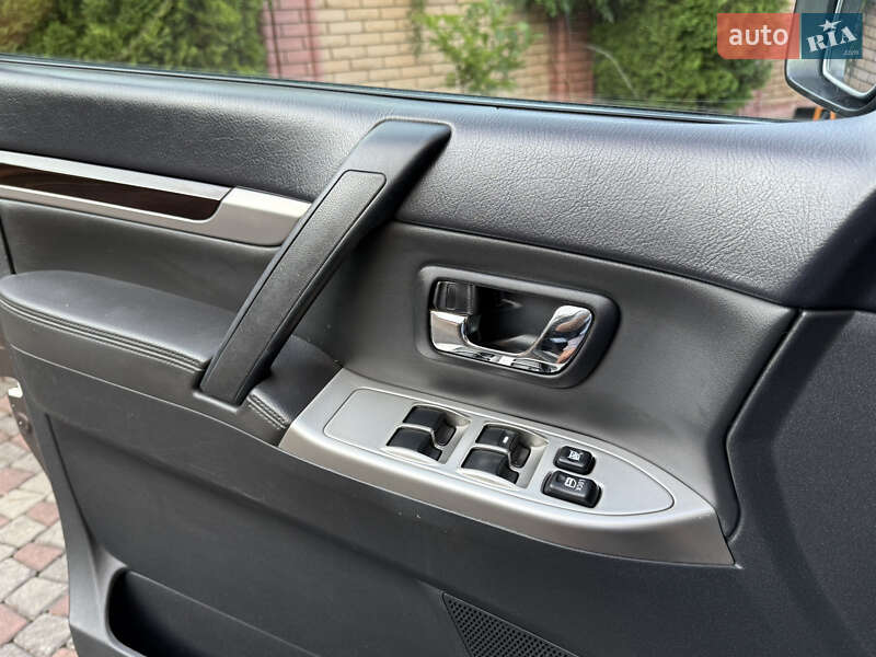 Внедорожник / Кроссовер Mitsubishi Pajero Wagon 2013 в Черновцах