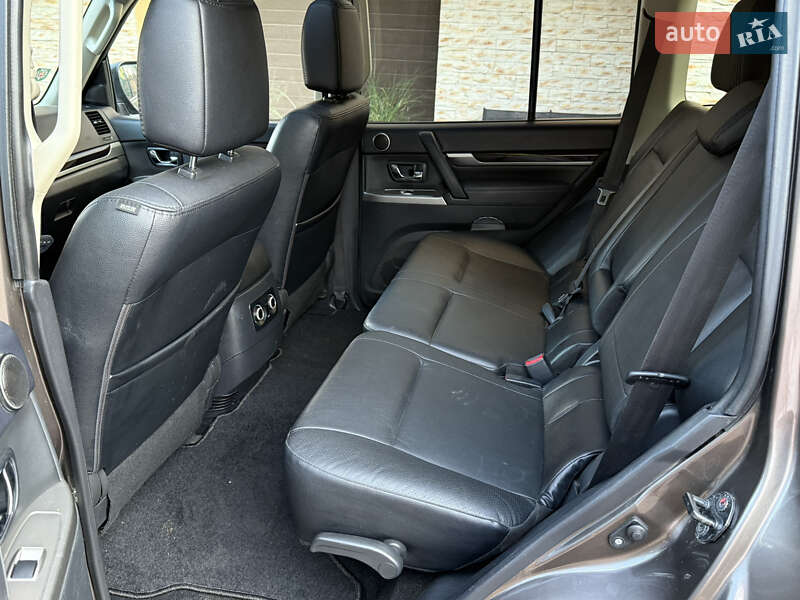 Внедорожник / Кроссовер Mitsubishi Pajero Wagon 2013 в Черновцах