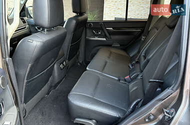 Внедорожник / Кроссовер Mitsubishi Pajero Wagon 2013 в 