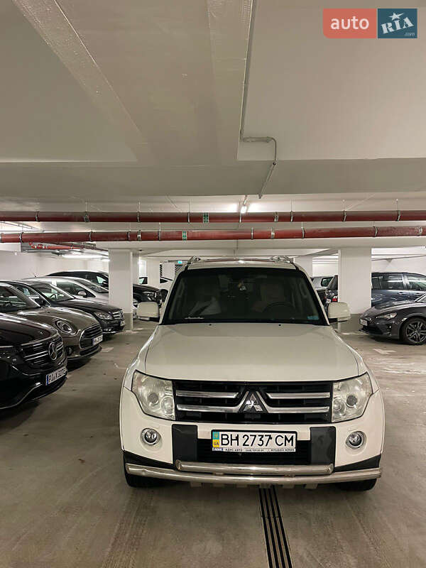 Внедорожник / Кроссовер Mitsubishi Pajero Wagon 2009 в 
