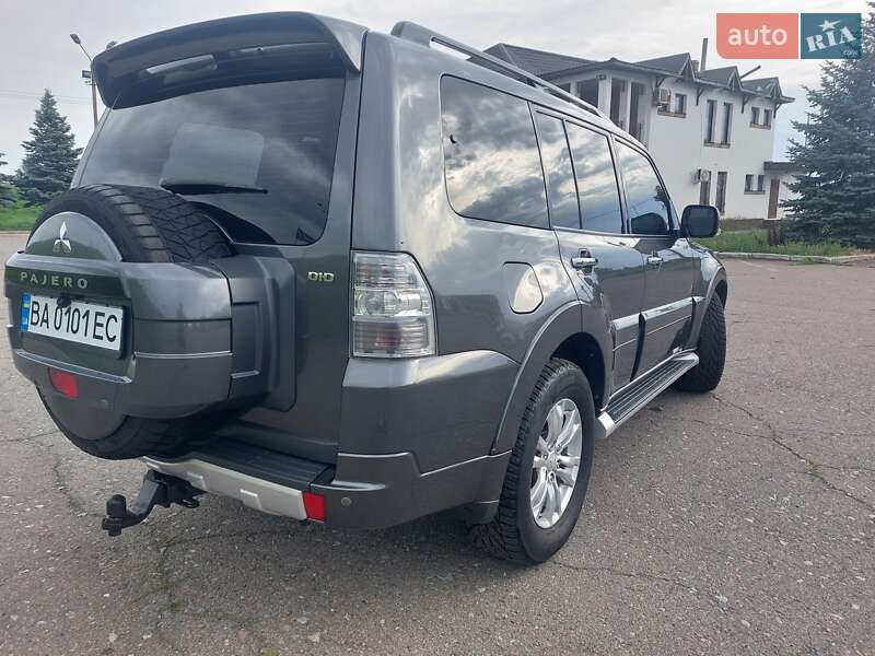 Внедорожник / Кроссовер Mitsubishi Pajero Wagon 2013 в Благовещенском