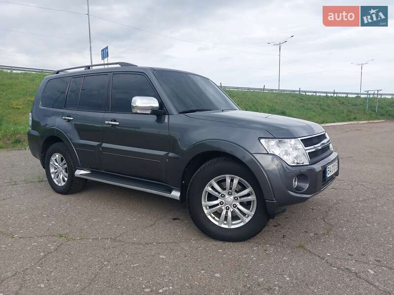 Внедорожник / Кроссовер Mitsubishi Pajero Wagon 2013 в Благовещенском
