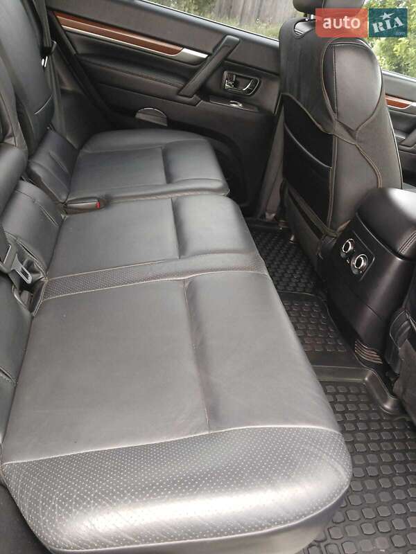 Внедорожник / Кроссовер Mitsubishi Pajero Wagon 2011 в Киеве