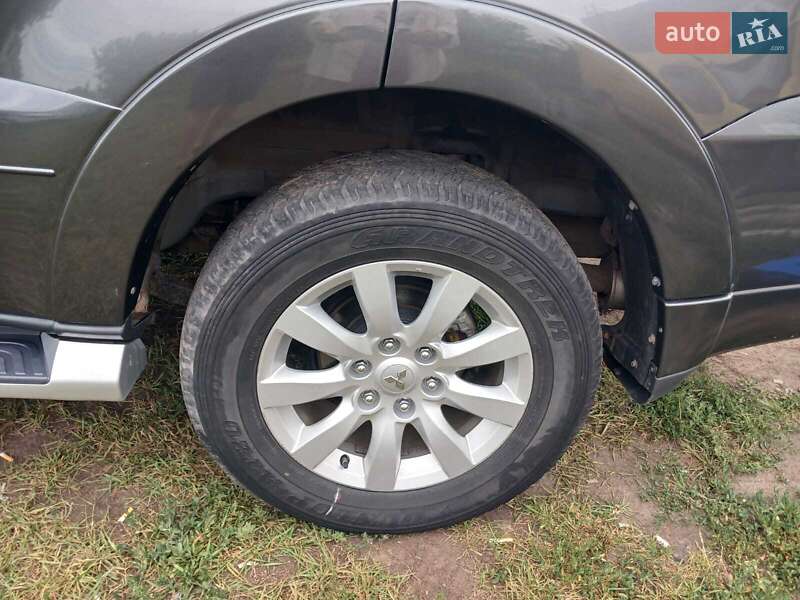 Внедорожник / Кроссовер Mitsubishi Pajero Wagon 2011 в Киеве