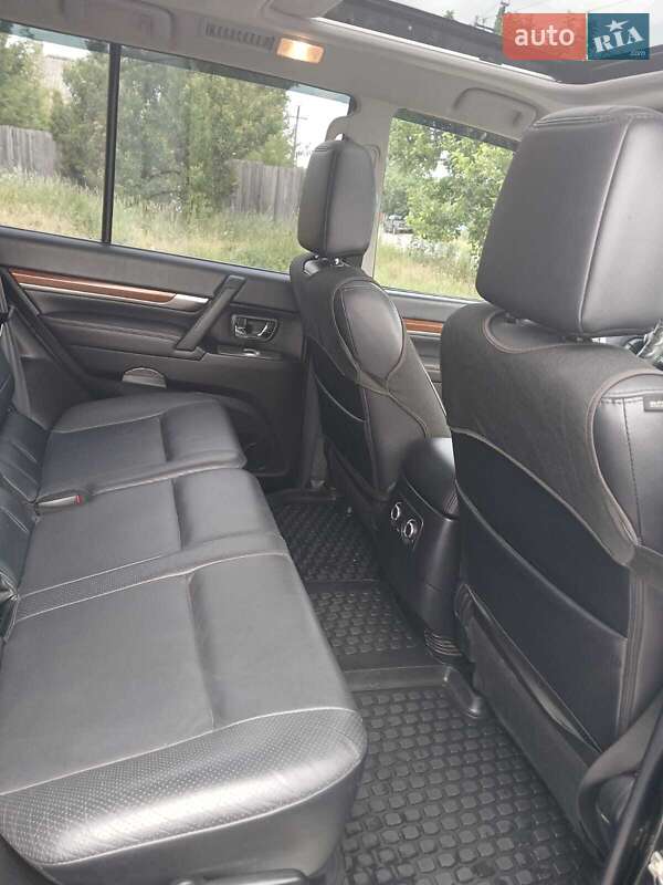 Внедорожник / Кроссовер Mitsubishi Pajero Wagon 2011 в Киеве